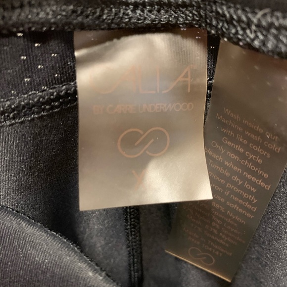 Sold CALIA black geometric cropped leggings XL - Picture 3 of 8